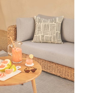 Capra Sofa & Nivos Coffee Table