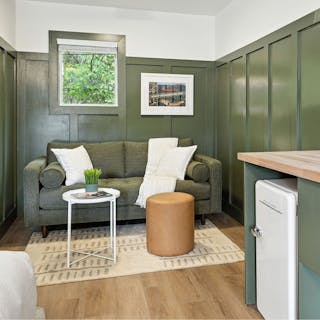 article-pro-case-study-simple-luxury-by-the-lake-gallery-6-asset-media