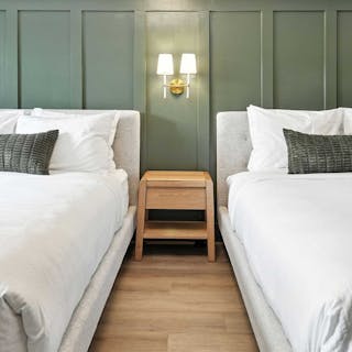 article-pro-case-study-simple-luxury-by-the-lake-gallery-5-asset-media