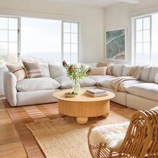 2025-collection-livingroom-thumbnail-leigh