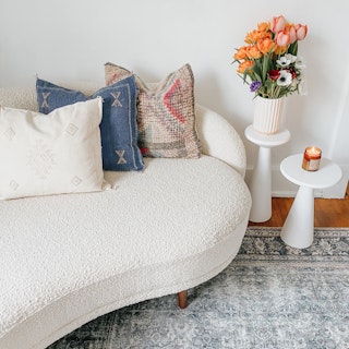 Design Tips & Guide Index - ASSET - How To Fluff Pillows and Cushions