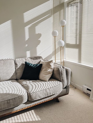 pdp-curated-ugc-timber-pebble-gray-sofa-ugc-#4-asset