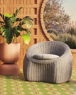 Avila Swivel Chair with Sterna Planter Outdoor 2023