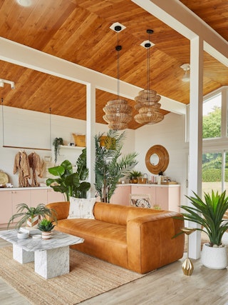 w10-ugc-tile-2-asset-desktop