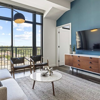 article-pro-retention-case-studies-historic-BNB-paired-tiles-hospitality-tile-1-asset-media