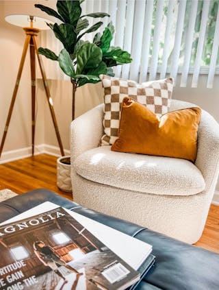 pdp-curated-ugc-turoy-ivory-boucle-chair-ugc#2-asset