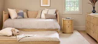 w05-2026-compact-bedroom-lp-hero-banner-asset-mobile