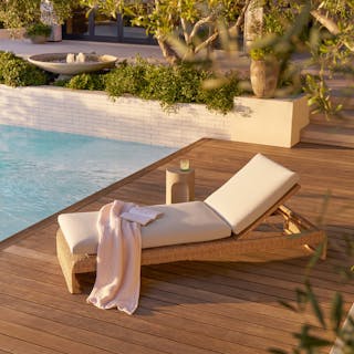 outdoor-lounging-nav-chaiselounges-asset