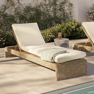 outdoor-lounging-nav-chaiselounges-asset