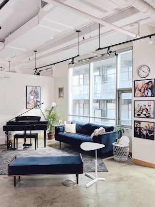 pdp-curated-ugc-sven-cascadia-blue-sofa-ugc-#3-asset